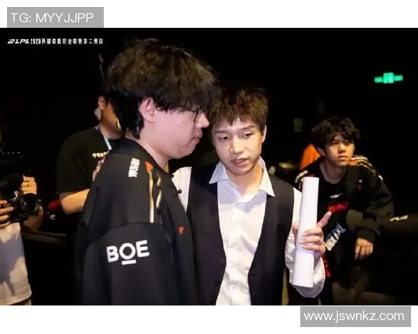 电竞新闻赛后复盘V5与JDG对决的精彩瞬间与战术分析